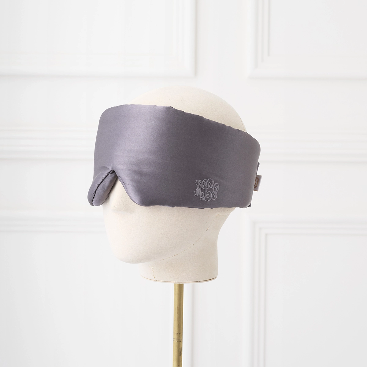 チャコールグレー