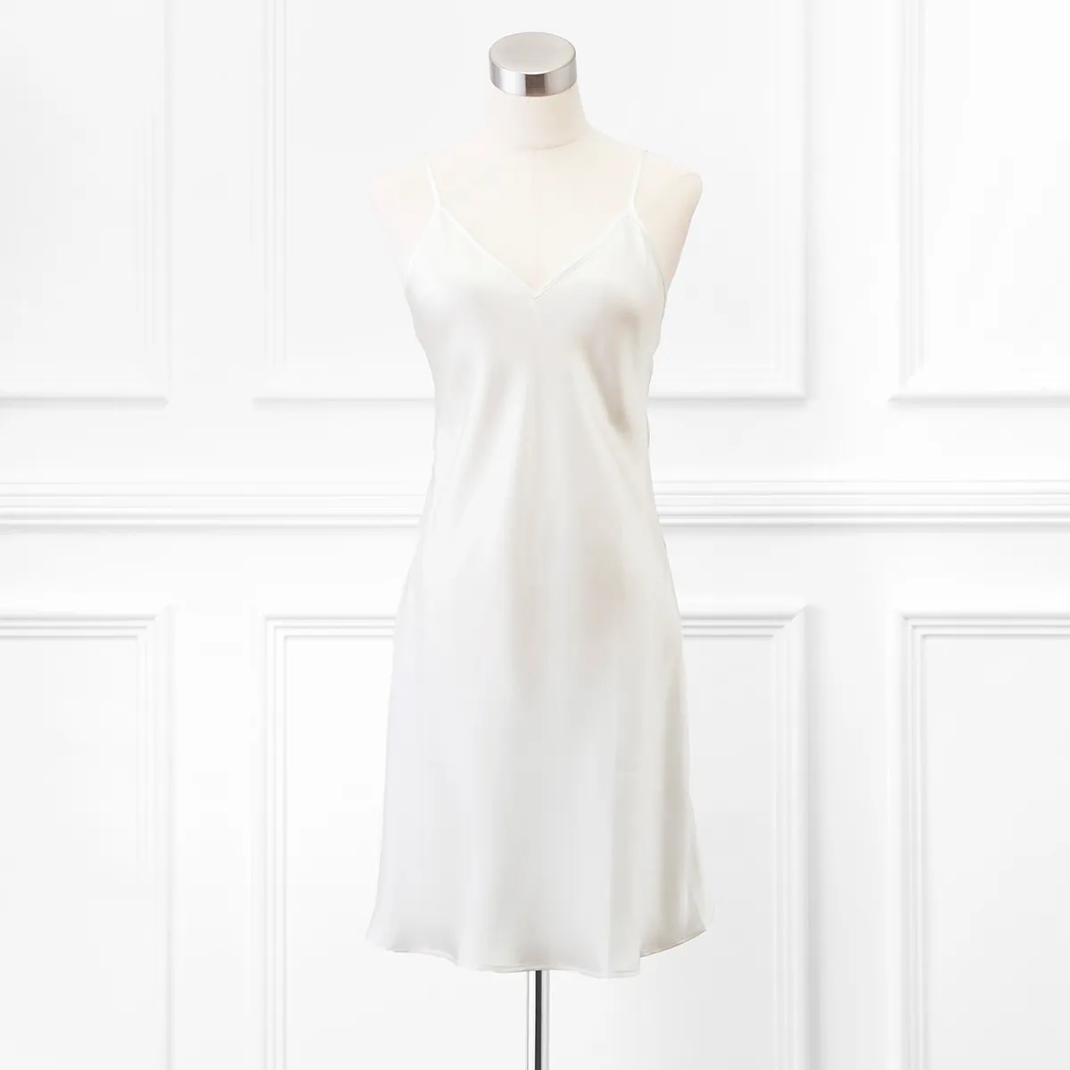 ゆったりとしたリラックスシルエット スマートな佇まいと快適な着心地