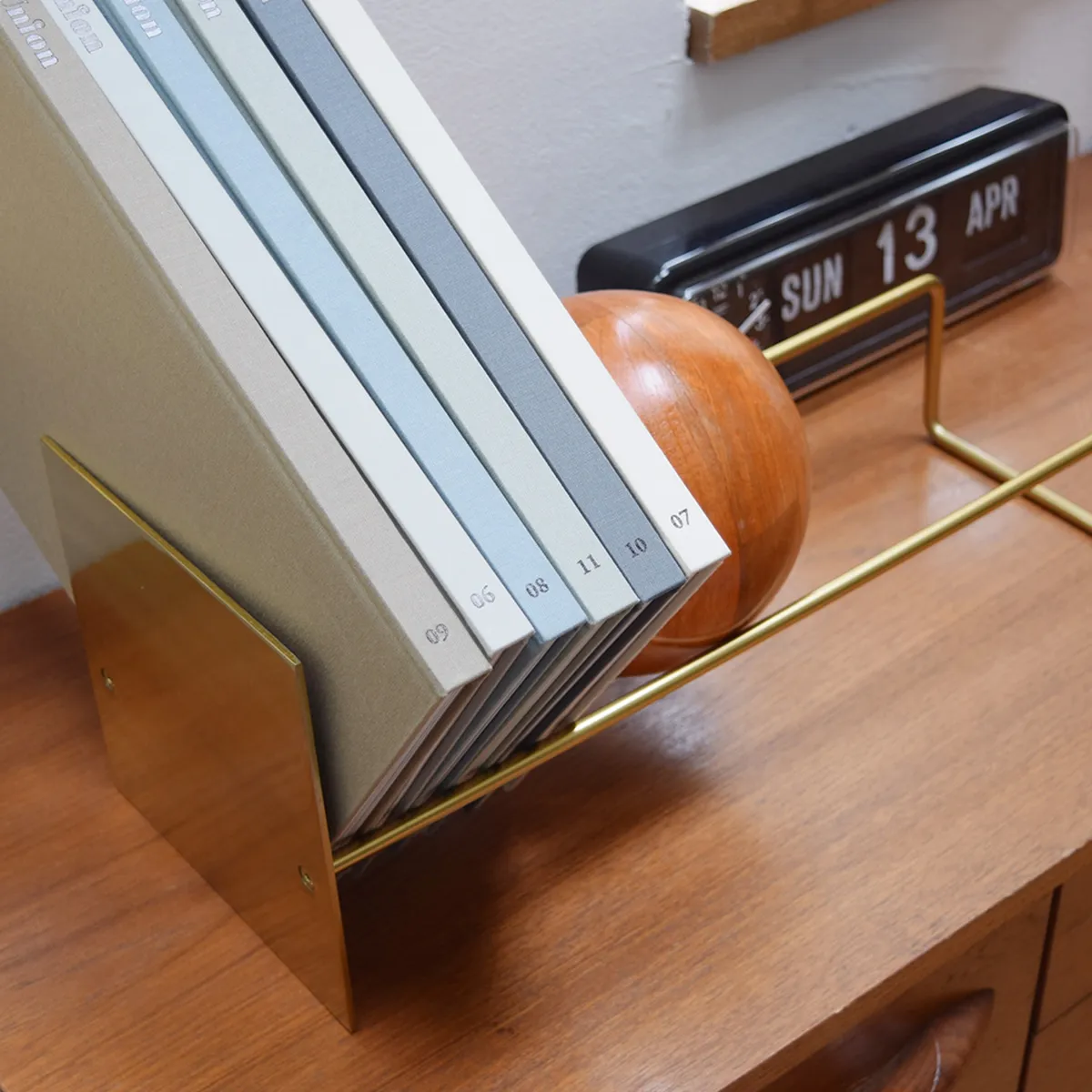 HERE by DETAIL / スロープブックエンド / ゴールド