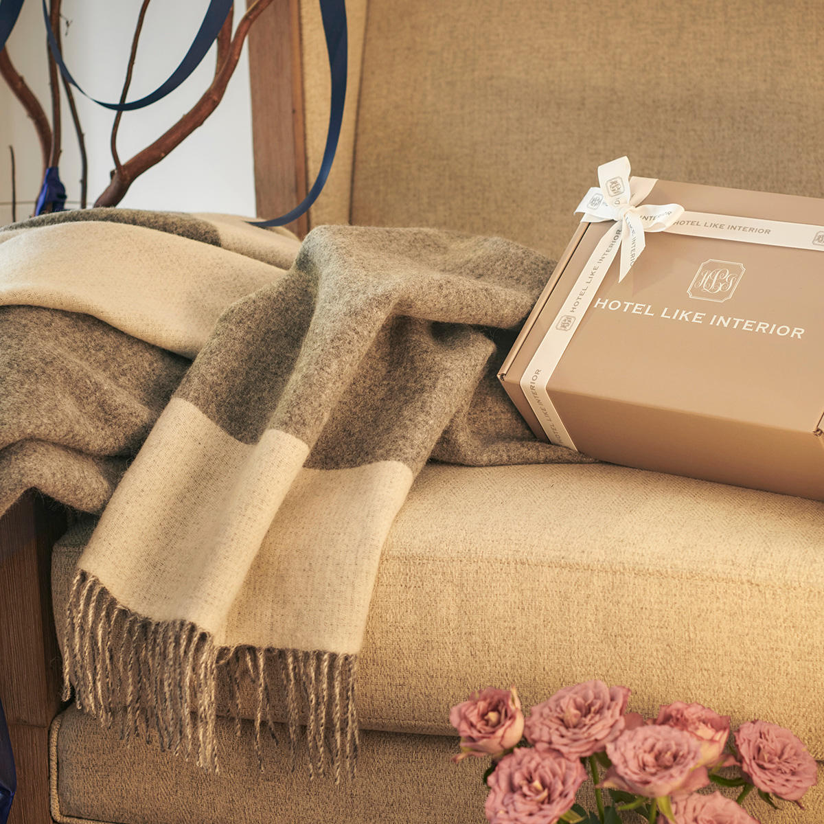 ゆったりとしたリラックスシルエット スマートな佇まいと快適な着心地