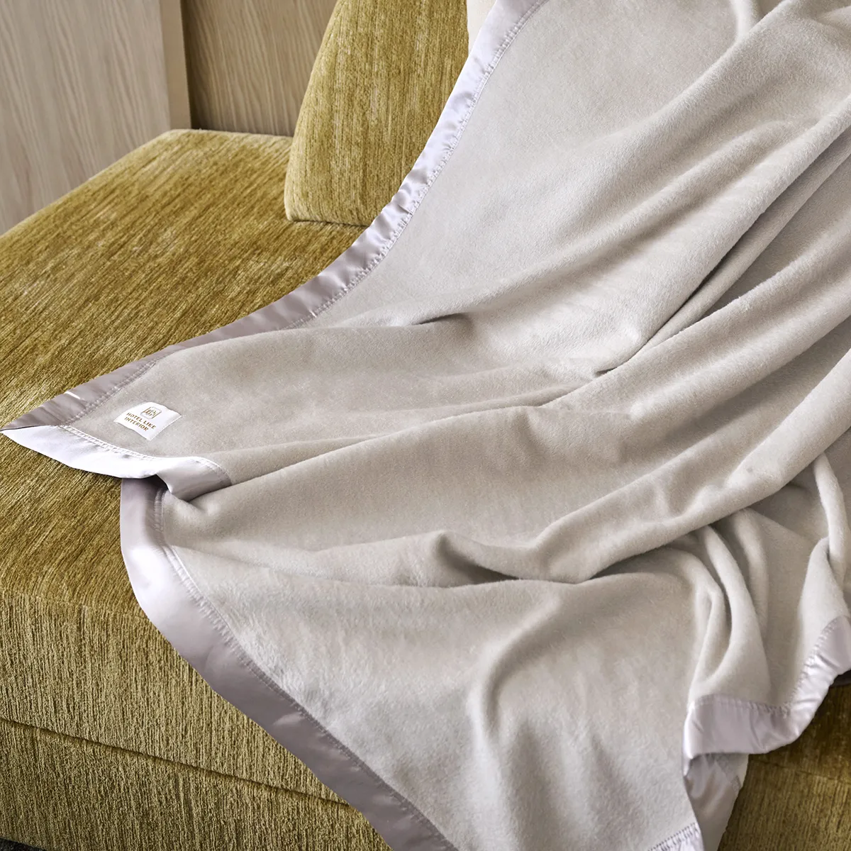 シルクブランケット 140cm x 200cm クリーム色 シルクブランケット 140cm x 200cm クリーム色