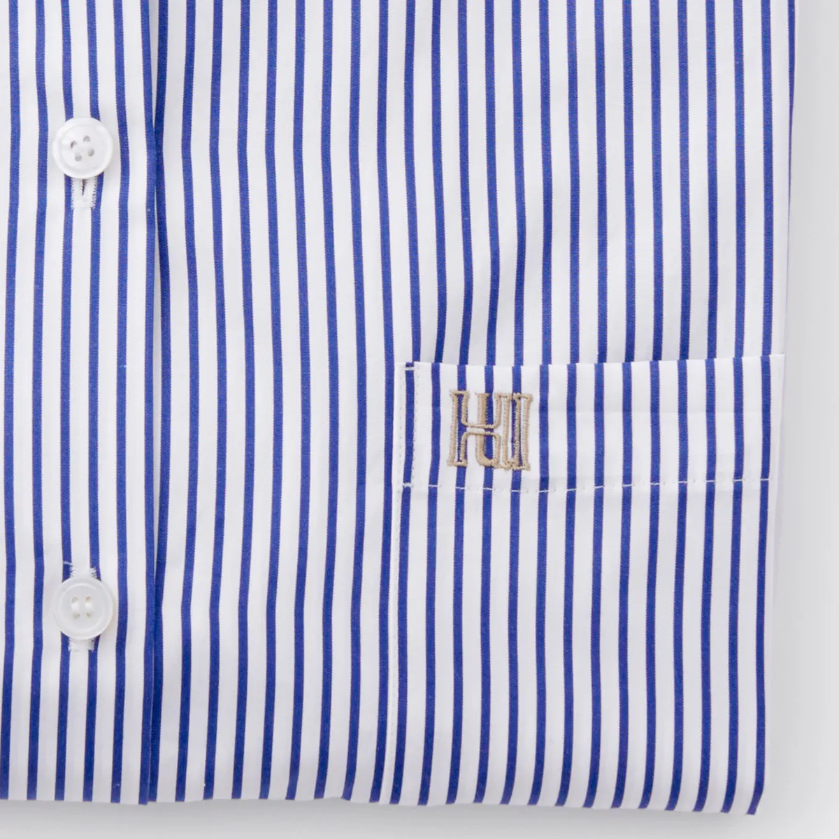 ゆったりとしたリラックスシルエット スマートな佇まいと快適な着心地